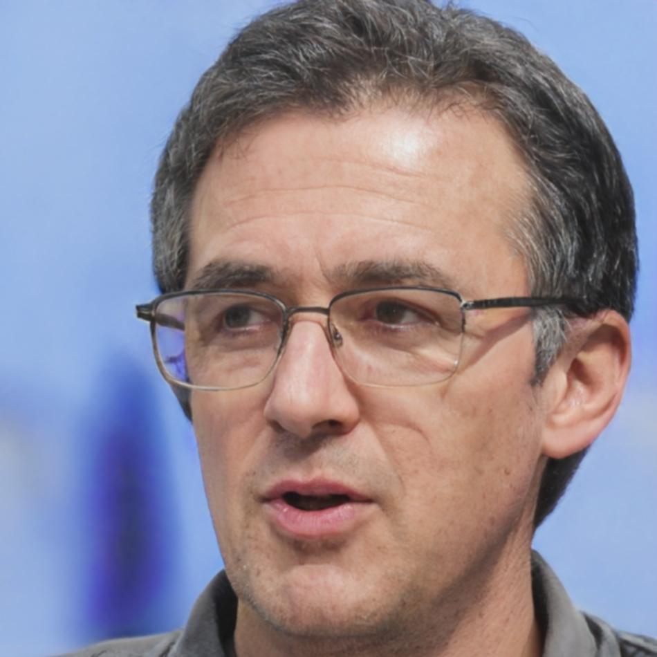 Program participant Henrik Solberg discussing partnership finance concepts